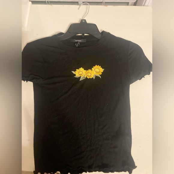 Forever 21 black cropped daisy top - Picture 1 of 3